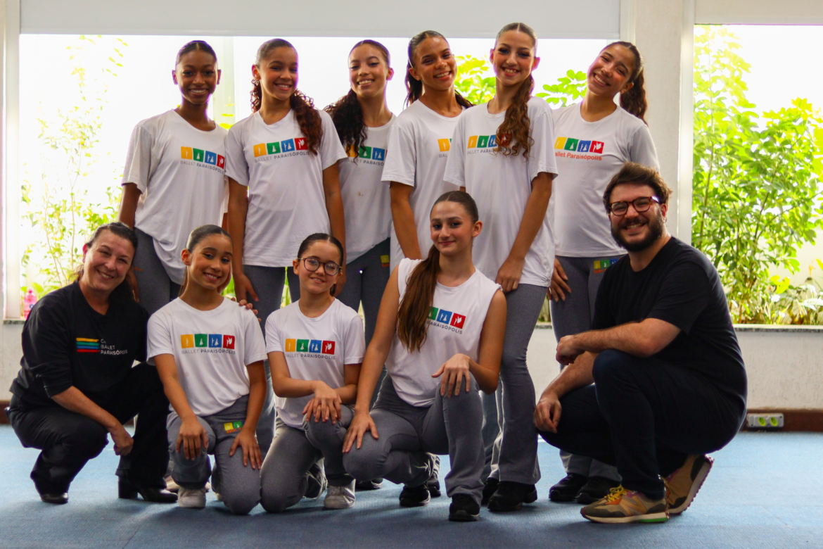 Grupo Infantil Ballet Paraisópolis se apresenta na formatura do Instituto PROA