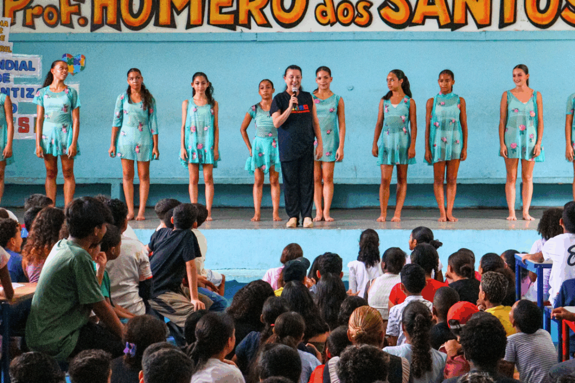 Grupo Infantil Ballet Paraisópolis se apresenta na E.E. Prof. Homero dos Santos Fortes