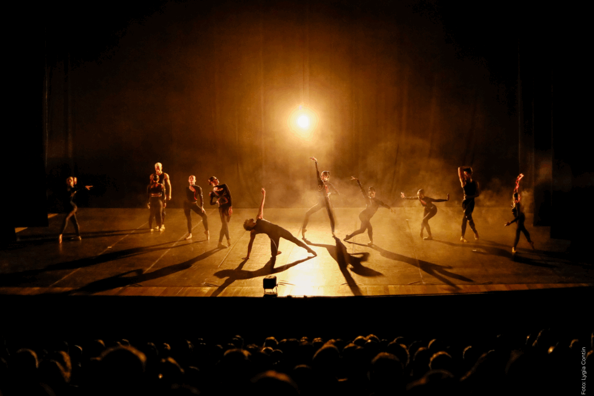 Cia Ballet Paraisópolis no Teatro Municipal Braz Cubas em Santos