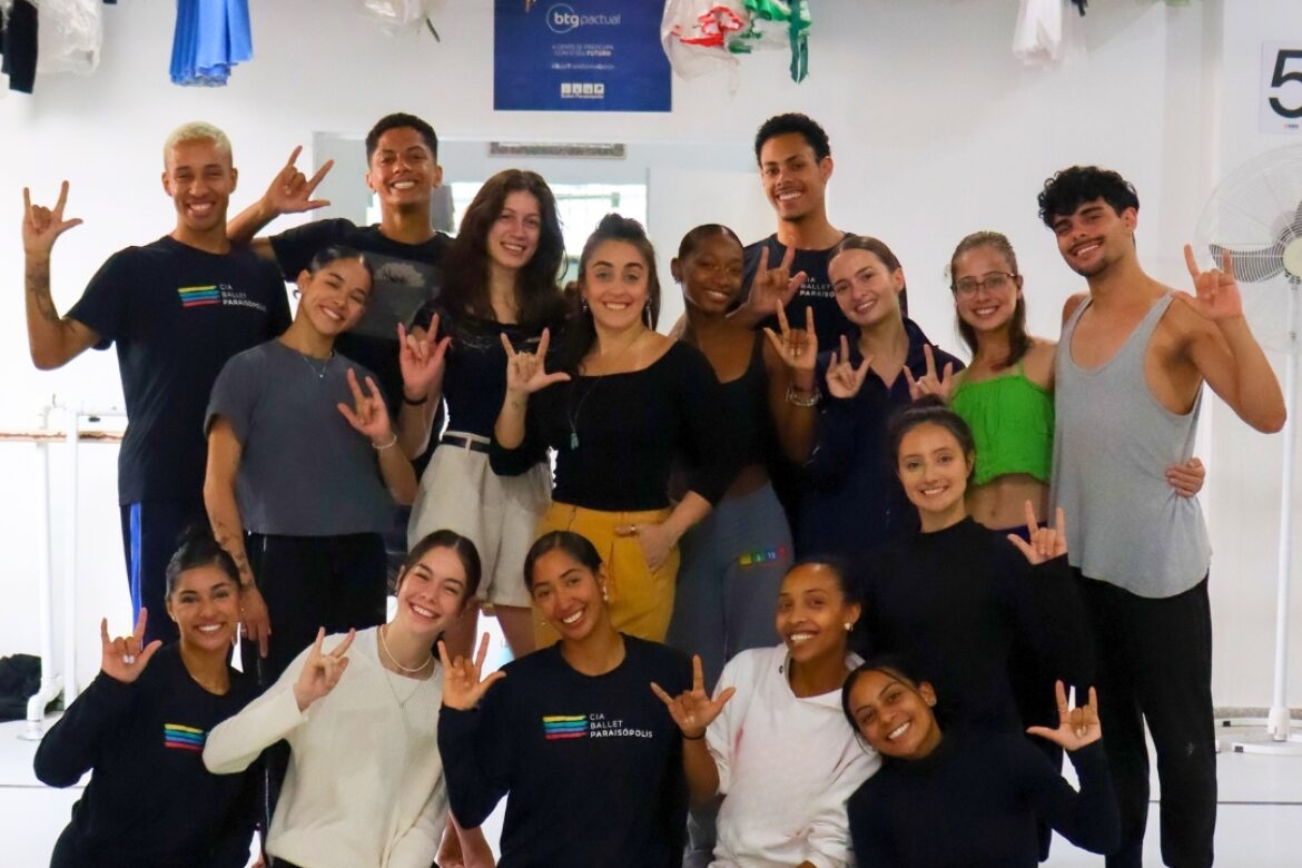 Cia – Visual Vernacular: Poesia Dançada em Libras com Carolina Franco