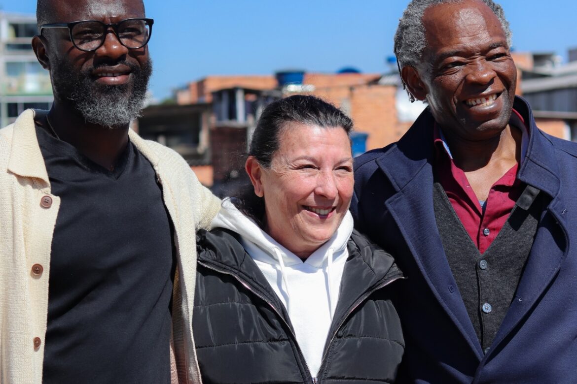 Tanka Fonta e Adjani Okpu Visitam o Ballet Paraisópolis